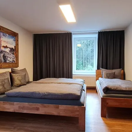 Gaestehaus Hirschstein - Hochwertige In Sehr Ruhiger Lage Direkt Am Fluss Goeltzsch Apartment