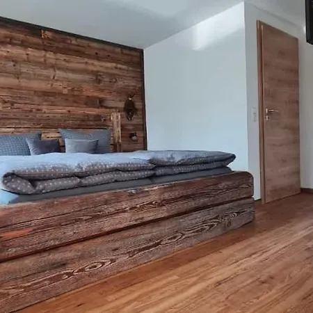 Gaestehaus Hirschstein - Hochwertige In Sehr Ruhiger Lage Direkt Am Fluss Goeltzsch Lejlighed