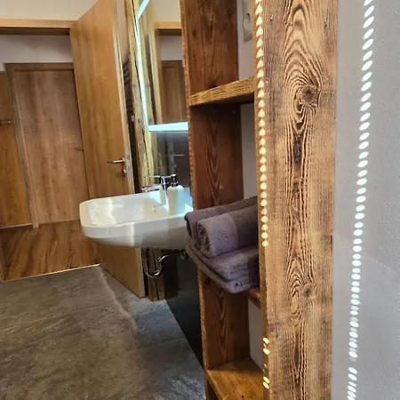 Gaestehaus Hirschstein - Hochwertige In Sehr Ruhiger Lage Direkt Am Fluss Goeltzsch