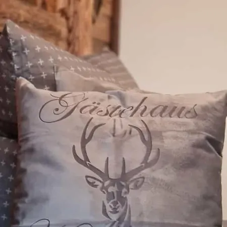 Appartement Gaestehaus Hirschstein - Hochwertige In Sehr Ruhiger Lage Direkt Am Fluss Goeltzsch