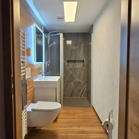 Gaestehaus Hirschstein - Hochwertige In Sehr Ruhiger Lage Direkt Am Fluss Goeltzsch *