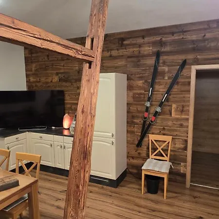 Gaestehaus Hirschstein - Hochwertige In Sehr Ruhiger Lage Direkt Am Fluss Goeltzsch Appartamento