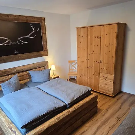 Gaestehaus Hirschstein - Hochwertige In Sehr Ruhiger Lage Direkt Am Fluss Goeltzsch * 莱辛巴赫伊姆沃戈蒂
