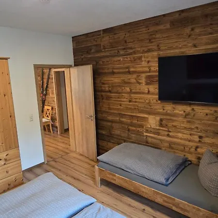 Gaestehaus Hirschstein - Hochwertige In Sehr Ruhiger Lage Direkt Am Fluss Goeltzsch