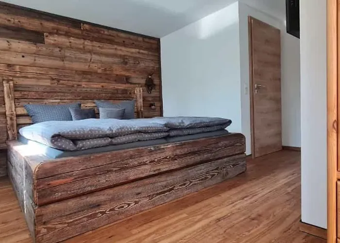 Gaestehaus Hirschstein - Hochwertige In Sehr Ruhiger Lage Direkt Am Fluss Goeltzsch Apartamento