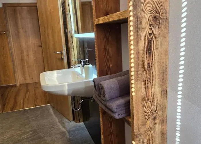 Gaestehaus Hirschstein - Hochwertige In Sehr Ruhiger Lage Direkt Am Fluss Goeltzsch