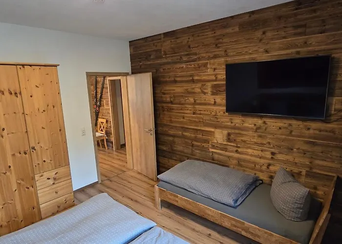 Gaestehaus Hirschstein - Hochwertige In Sehr Ruhiger Lage Direkt Am Fluss Goeltzsch